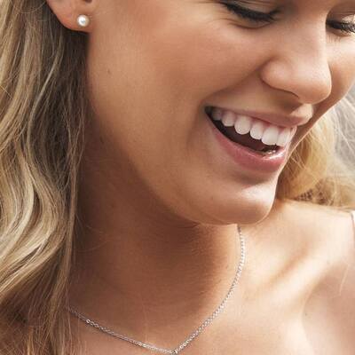Skin friendly jewellery with pearls is always a good idea!
--
Hudvänliga smycken med pärlor är alltid en bra idé!

#Blomdahl #feelgoodjewellery #pearls #hudvänliga #smycken