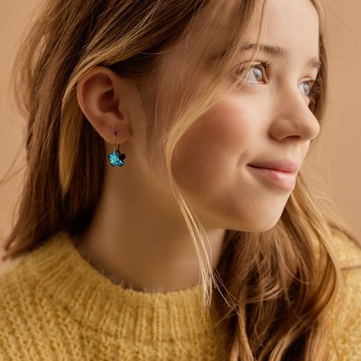 Discover our beautiful earrings for children, designed to spread joy and playfulness! Our earrings come in cheerful colours that pop and catch the eye 🩷💙.
--
Upptäck våra fantastiska örhängen för barn, skapade för att sprida glädje och lekfullhet! Våra örhängen kommer i glada färger som poppar och fångar uppmärksamhet 🩷💙.